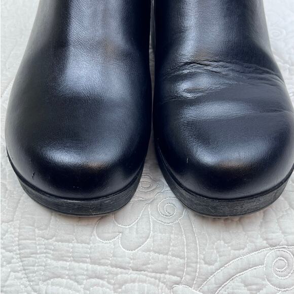 Dansko Women's Size 8 Black Leather Slip On Comfort Rubber Sole Clog Shoe - Picture 3 of 8